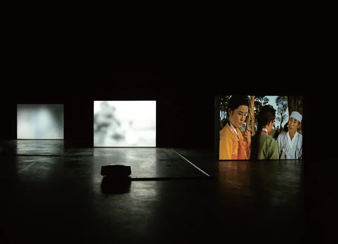김해민, 신춘향, 2017, 3 channel video installation, 29min 23sec, 세화미술관 전시전경, 2021.