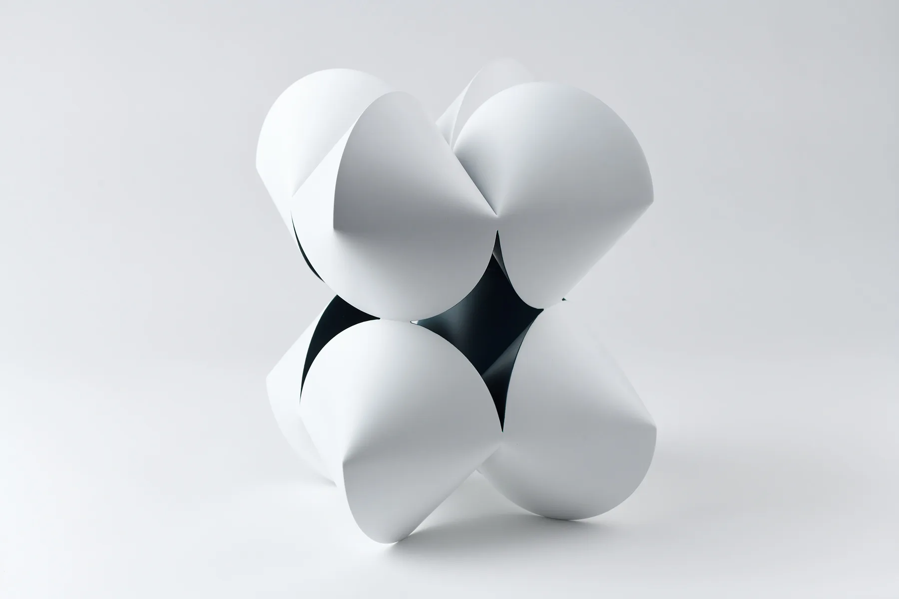 Maxiature 20-2_250x250x350(h)mm_urethane paint on resin_2020