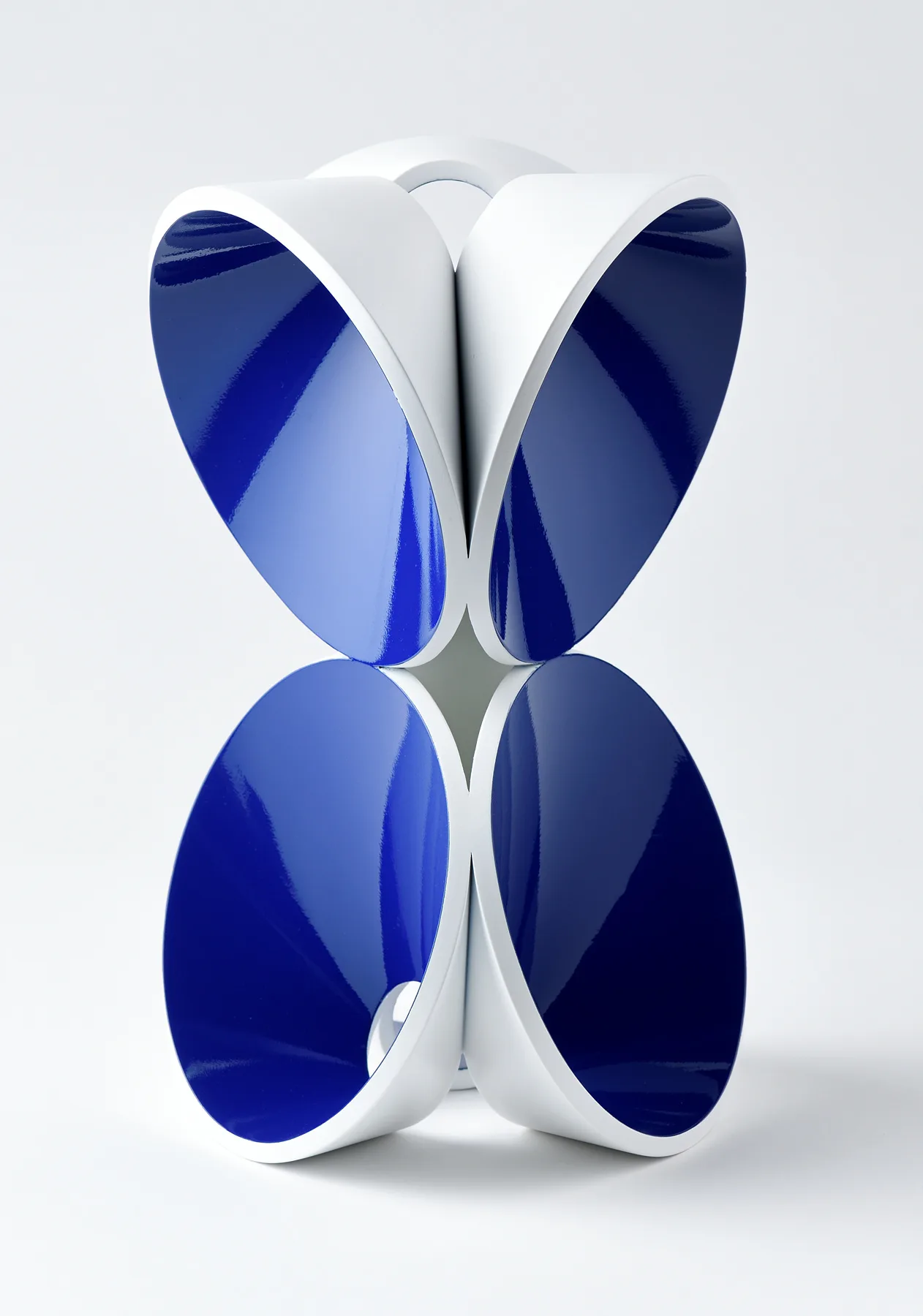 Maxiature 20-9_230x230x390(h)mm_urethane paint on resin_2020