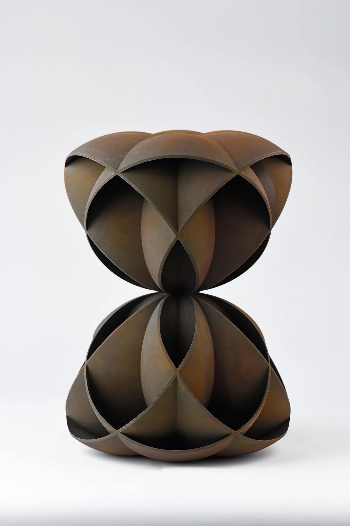 Maxiature 20-10_335x335x480(h)mm_steel powder paint on resin_2020