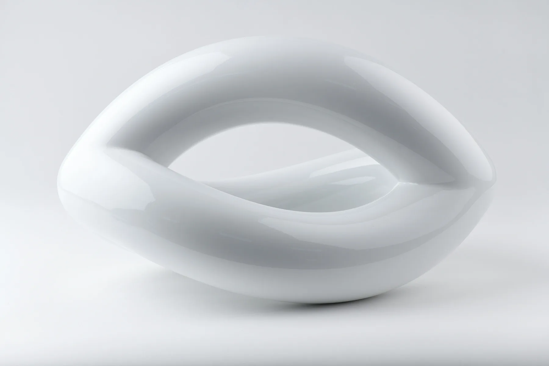 Maxiature 20-4_550x335x315(h)mm_urethane paint on resin_2020