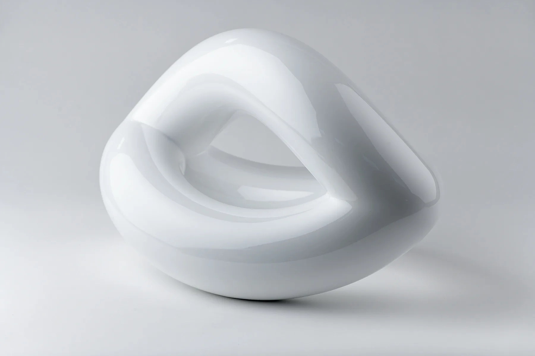 Maxiature 20-4_550x335x315(h)mm_urethane paint on resin_2020(2)