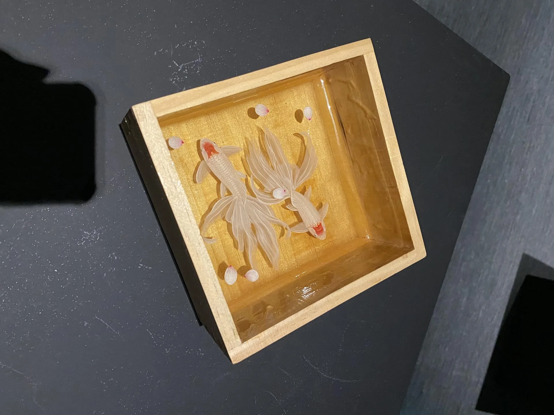 신형록_군어유영_resin, acrylic on wood_2023
