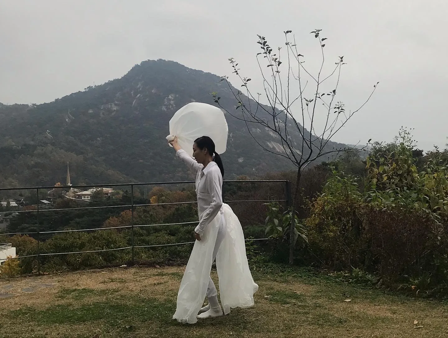 차진엽 「원형하는 몸 빙 Being 氷」 2023, 퍼포먼스, 30분
