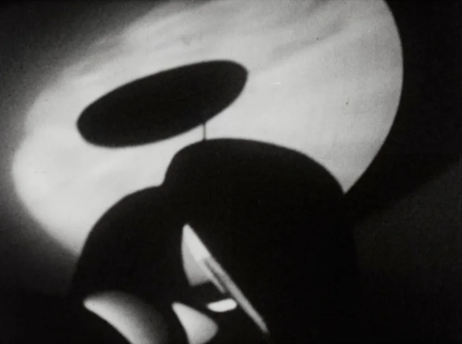 FILM Marie Menken, Visual Variations on Noguchi, 1945/46. Soundtrack 1953. 16mm, black and white, sound, 4 min. Music by Lucia Dlugoszewski. Courtesy Anthology Film Archives.