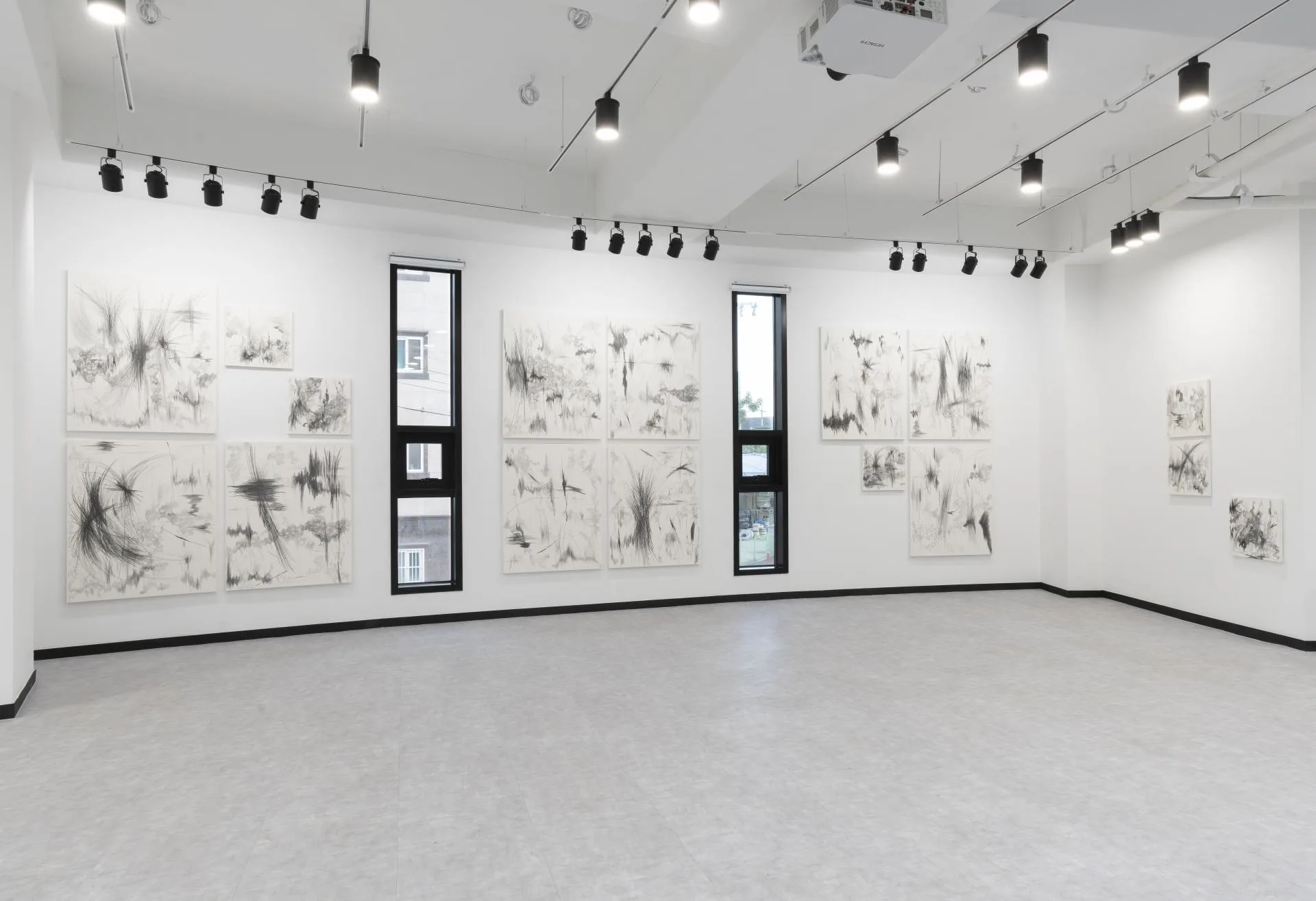 박소현_비슷한 것들, 2021, 종이에 연필, 116.8 × 91 cm