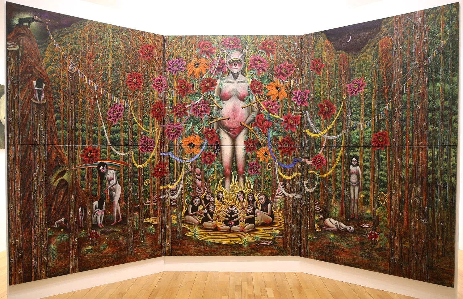 이희명, 숲과 몸, 486 × 260 cm, 캔버스 위에 과슈, 아크릴, 오일, 2016-2018,
(일부러 불편하게 展 설치 전경, 소마 미술관, 2018)