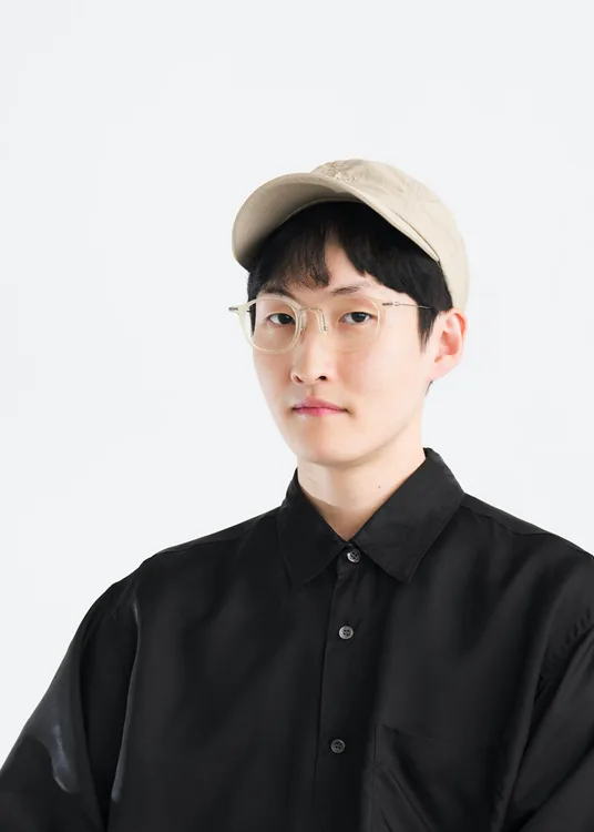 윤율리 일민미술관 선임큐레이터, 2019 화랑미술제 신진작가 공모전 파라노이드 파크의 기획자로 처음 만났다. 서태지를 닮은 첫 인상에서 어렴풋이 차세대 문화대통령이 될 것 같은 느낌을 받았다. 출처 : 프리즈 서울 윤율리가 뽑은 프리즈 서울 뷰잉룸