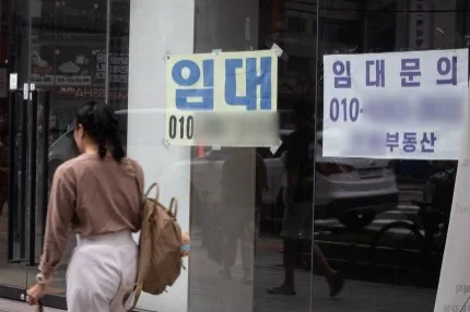 서울 시내 곳곳에 빈 상가와 ‘임대’ 안내문이 붙어있다.
자료출처 : 뉴스1