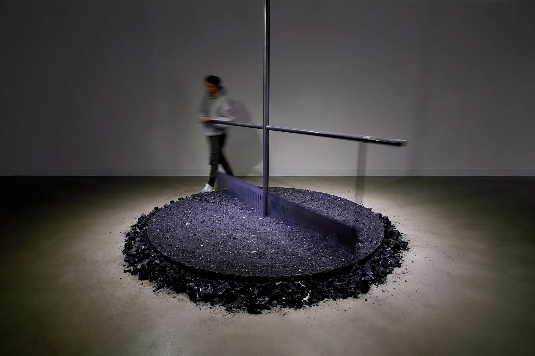 A Night for Counting Stars, 별 헤는 밤
cow bones and cow bone powder discarded by restaurants (fired in a gas kiln at 110-1250°C), iron bearing structure, canvas, dimensions varible_2024
