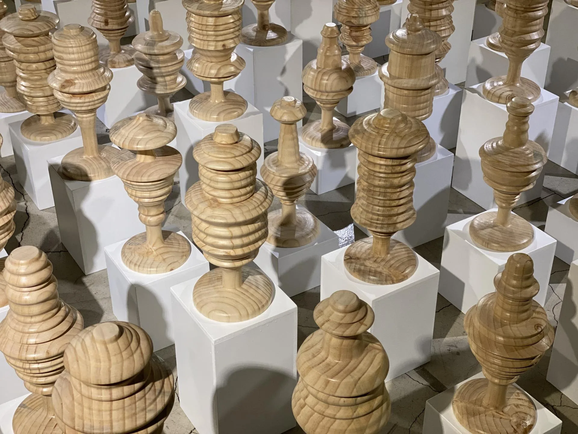 〈The mothers〉 2022, Wood, Variable Installation