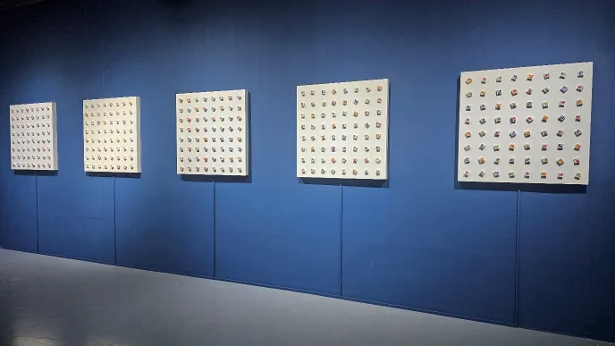 원선금, Happen_6(#1) 껌 상자, 피지컬 컴퓨팅, 90 × 90 cm, 가변설치, 2023-2025