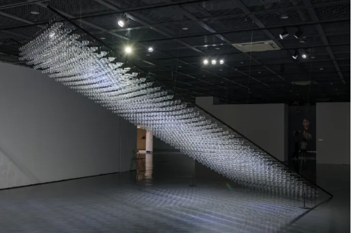 원선금, Plastic Syndrome_2408, 재활용한 컵, 가변설치, 2024